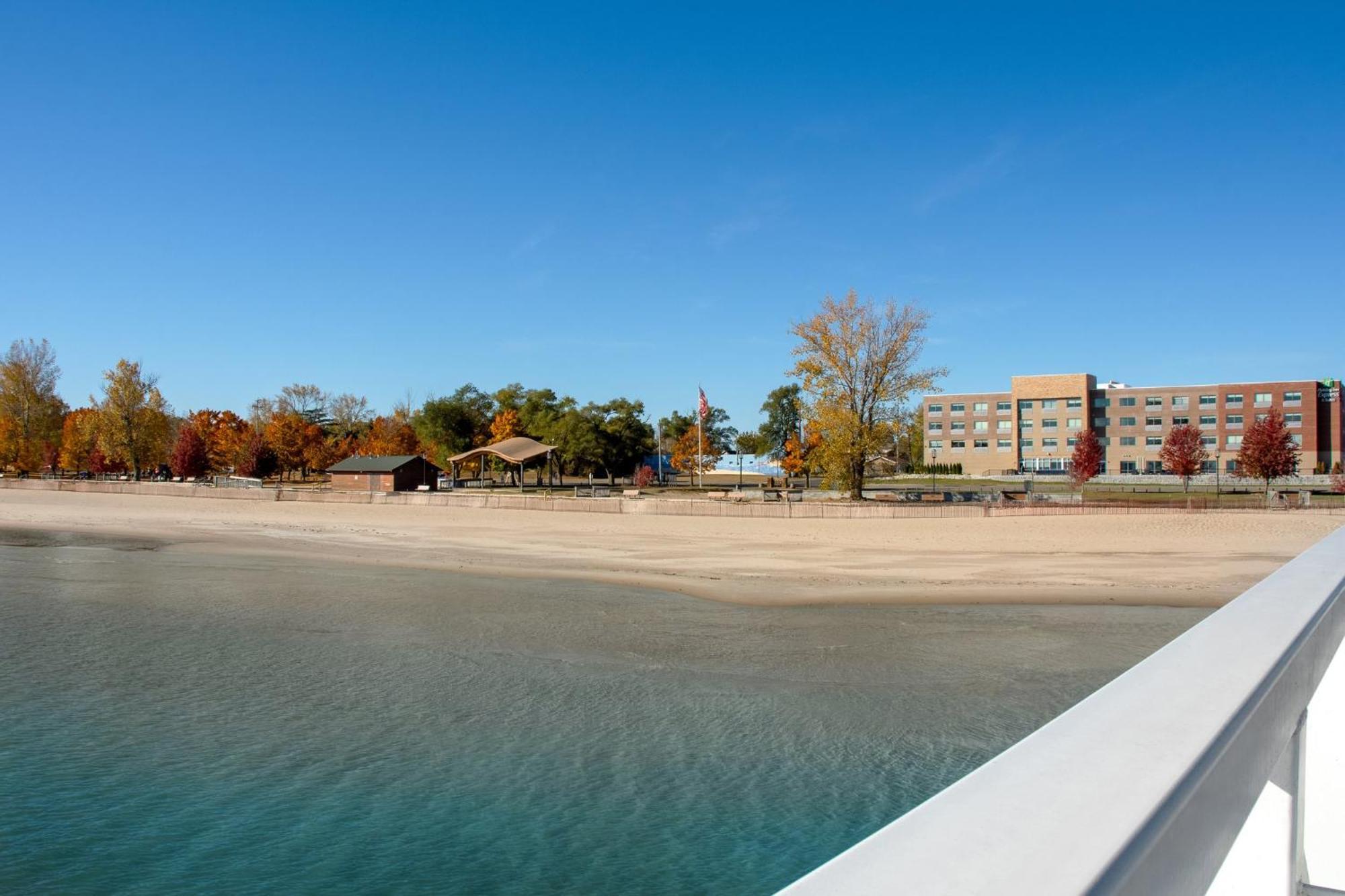 Holiday Inn Express & Suites Oscoda By Ihg 外观 照片